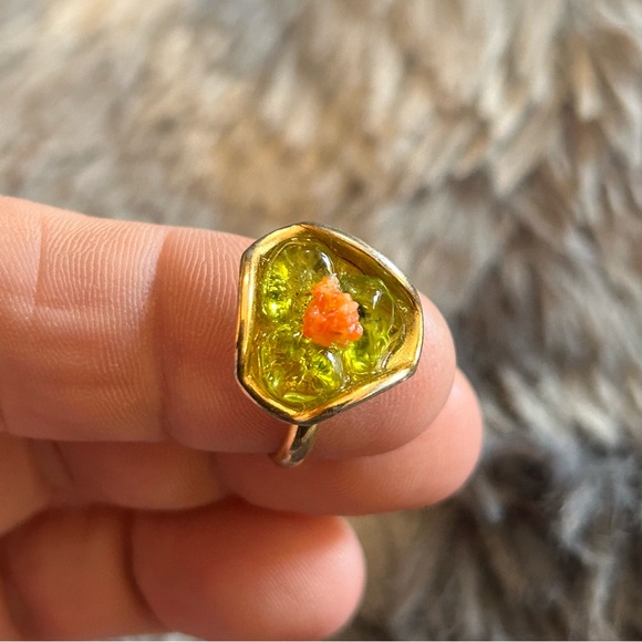 Vintage 70s chartreuse glass faux coral adjustable ring - Picture 7 of 10